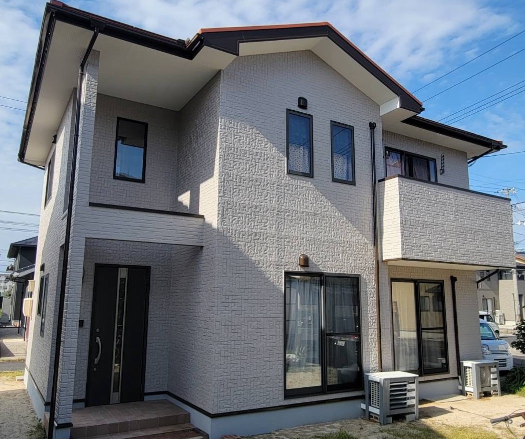 レンガ調→クリーム色でやわらかい印象に！